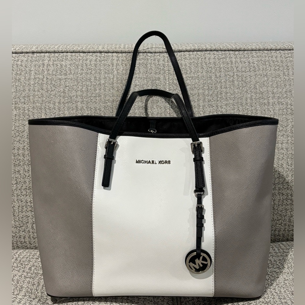 Micheal Kors Black & White Purse/Tote Bag